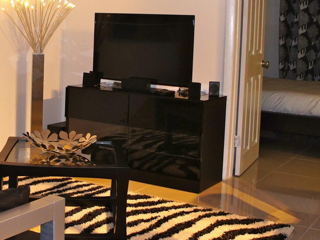 Luna Paradise By The Sea Aparthotel Lauderdale-by-the-Sea Quarto foto